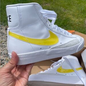 Nike Women’s Blazer Mid’77 Essential, White/Opti Yellow, Size 5, Brand New